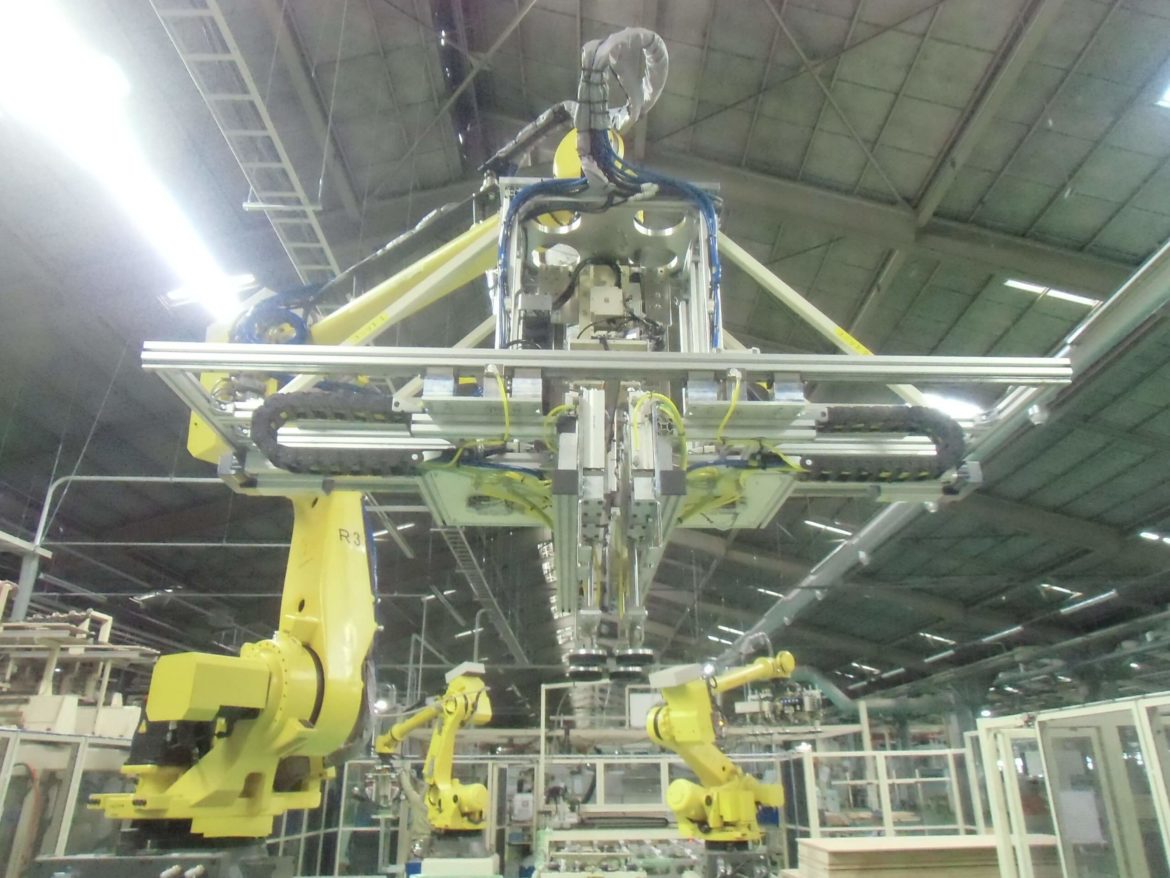 産業用ロボットの企画・設計・製造　アイズロボ株式会社 木製組立装置